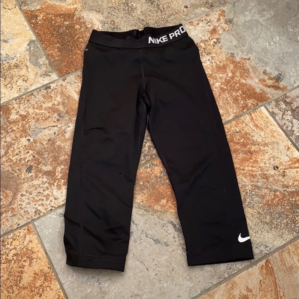 Nike pro calf length leggings